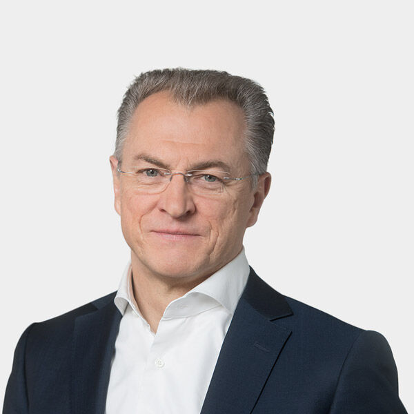 Michael Jung, Managing Partner Portraetfoto von Michael Jung vor grauem Hintergrund