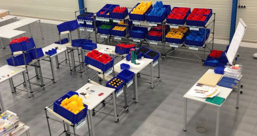 Foto eines Workshopraums mit verschiedenen Materialien