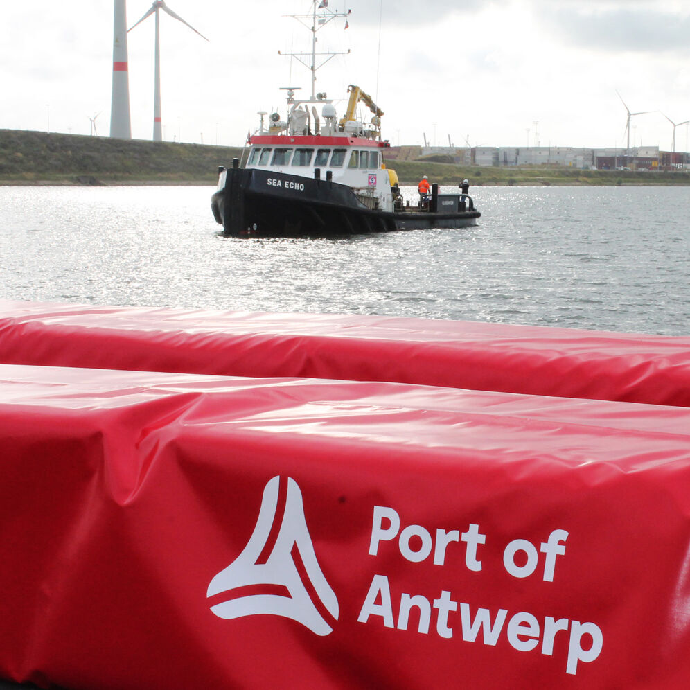 Bild eines Bootes am Port of Antwerp