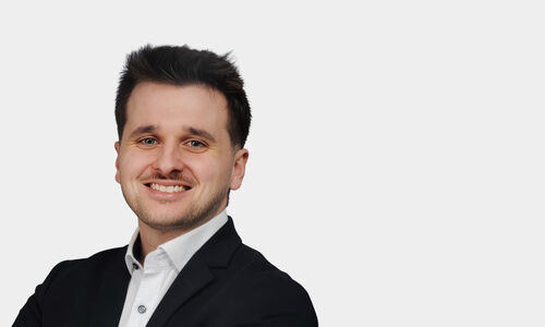 Portrait von Endre Zeqja