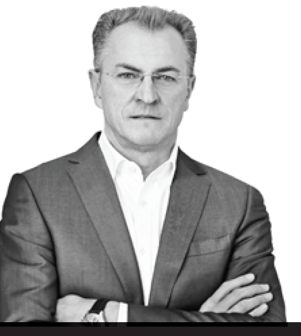 Michael Jung, ROI Portrait von Micheal Jung in schwarz-weiß