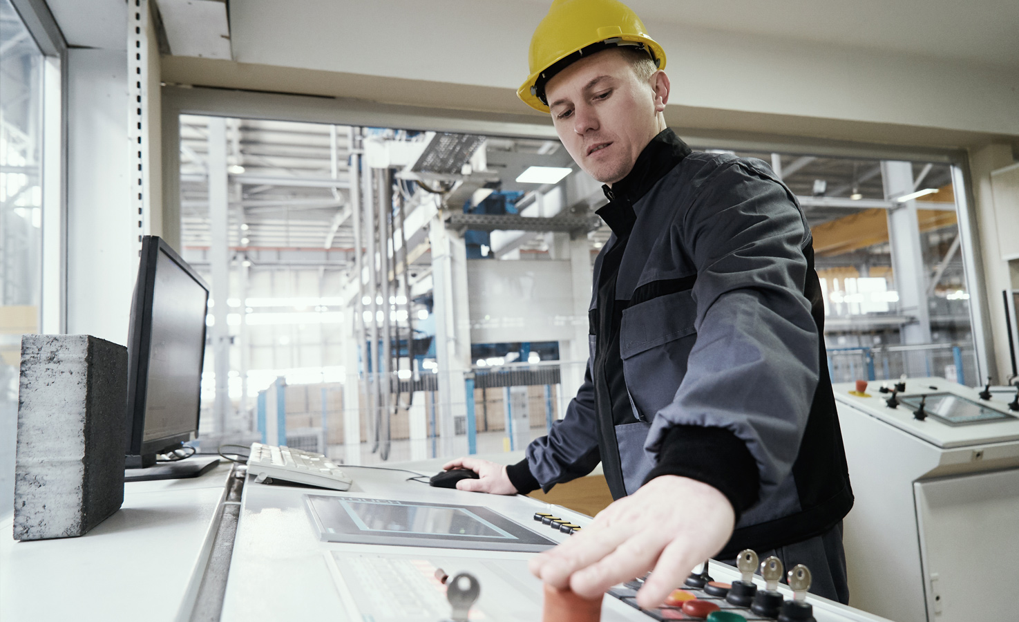 ROI Smart Factory Worker Mitarbeiter einer Smart Factory