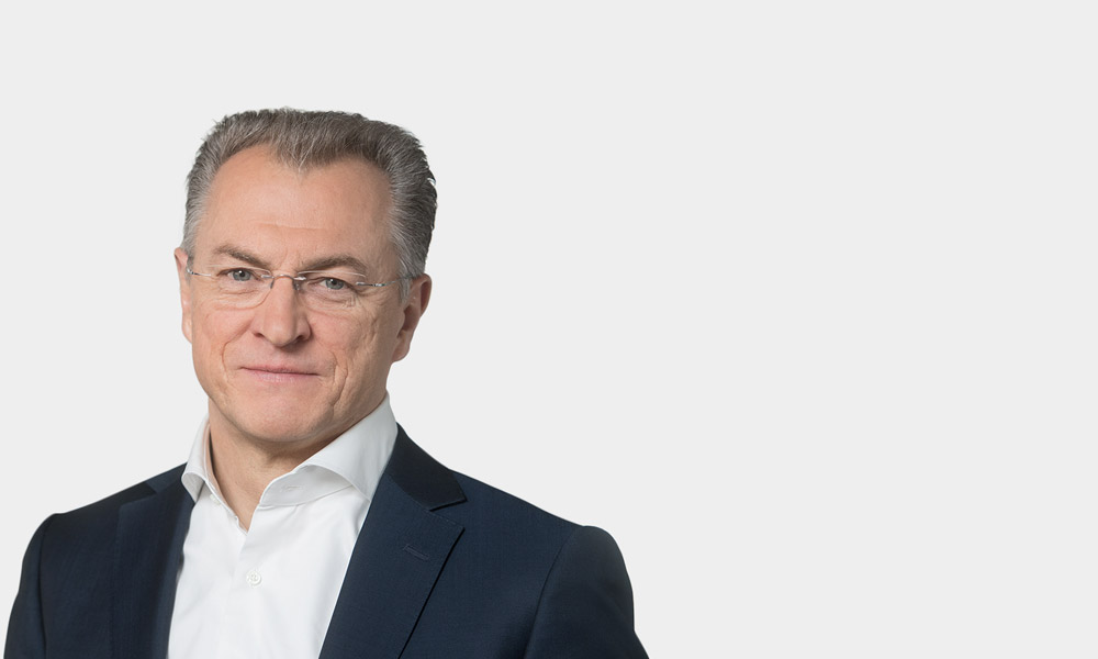 Michael Jung, Managing Partner Portraetfoto von Michael Jung vor grauem Hintergrund