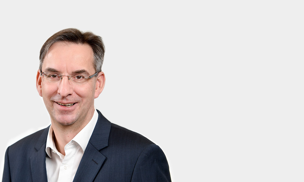 Heiko Marquardt, Senior Expert Portraetfoto von Heiko Marquardt vor grauem Hintergrund