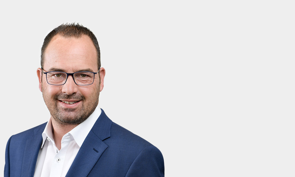 Gernot Schäfer, Partner Portraetfoto von Gernot Schaefer vor grauem Hintergrund