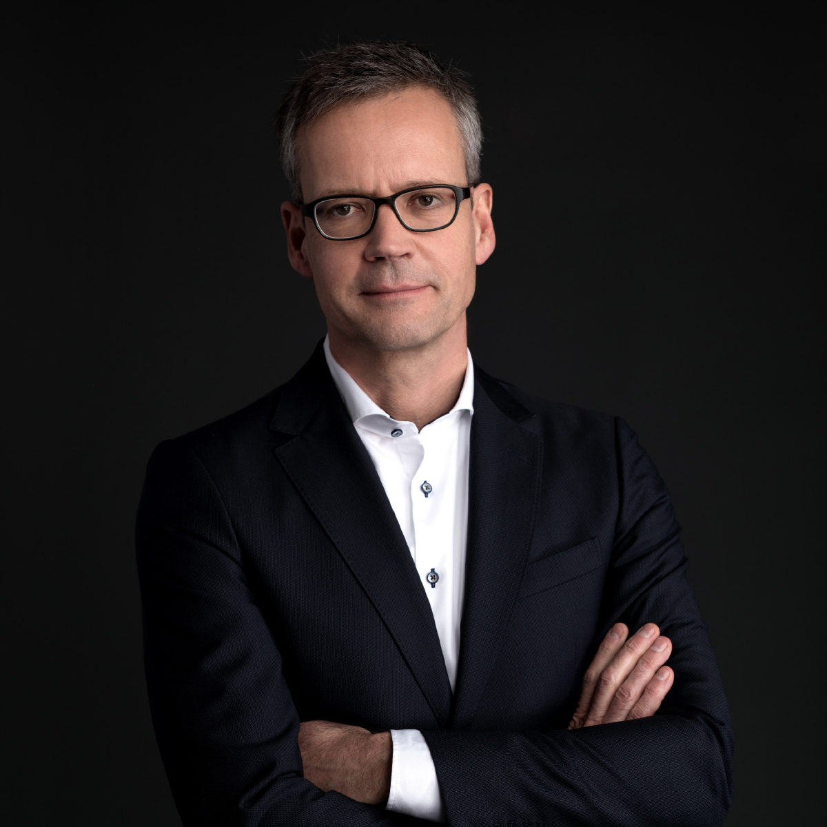 ROI Hans-Georg Scheibe Portrait eines Mannes mit Anzug Hans-Georg Scheibe