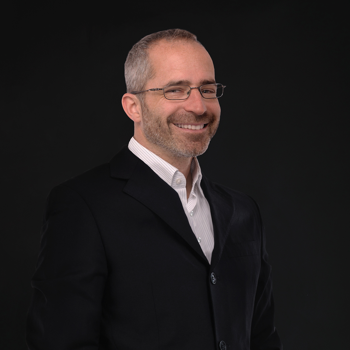 Vincent Stüger, Geschäftsführer, ROI Management Consulting GmbH Portrait von Vincent Stüger